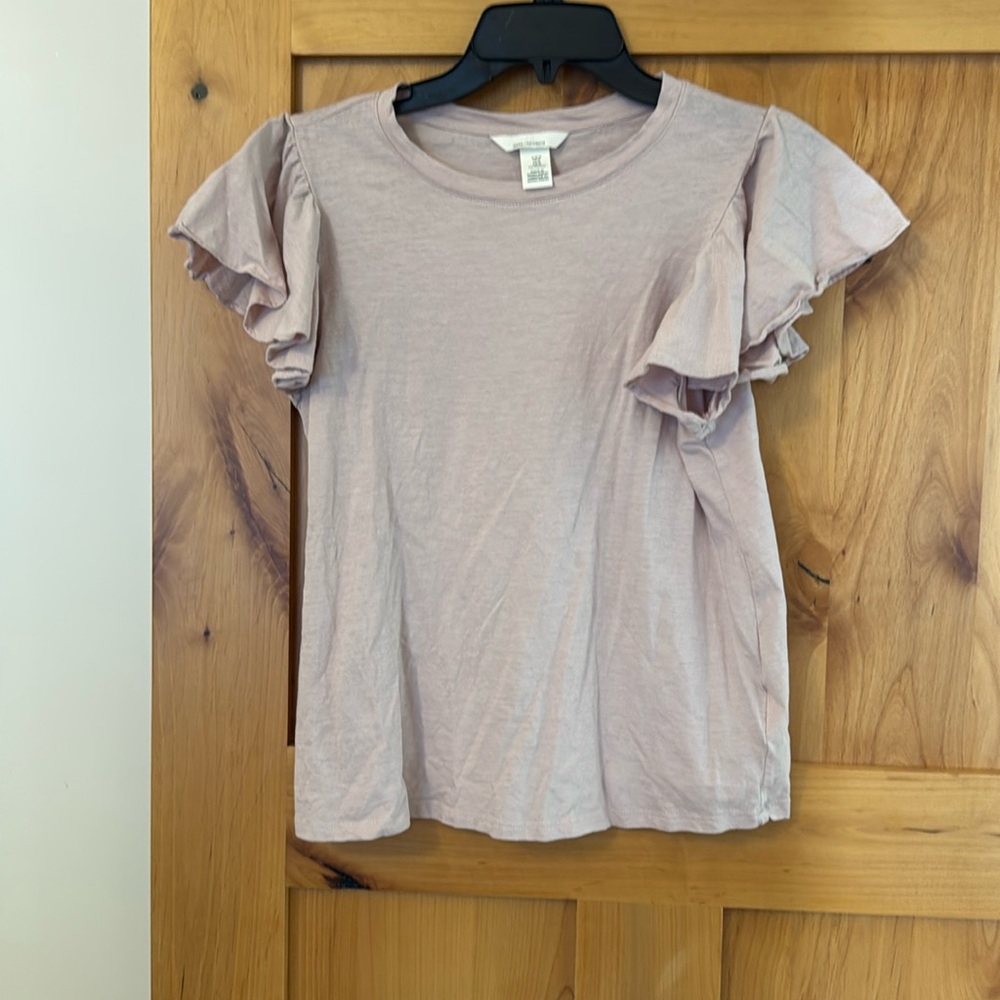 H&M maternity top with ruffle sleeves